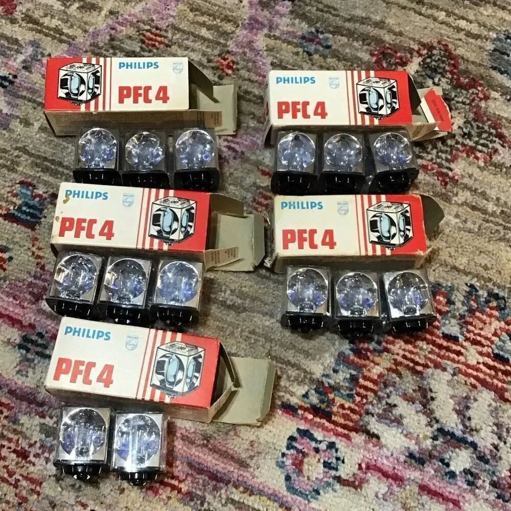 Vintage Phillips, PFC 4 Flash bulbs in original packaging 14 bulbs Or 56 flashes